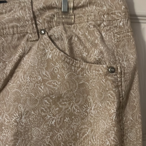 Summer fun capris. Size 14. Tan and white flower design. Legs are mid shin - Picture 2 of 4